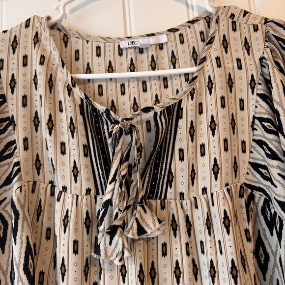 DR2 Boho Geometric Print Tie Neck Flutter Sleeve Top Cream Black Large Women's - Picture 5 of 8